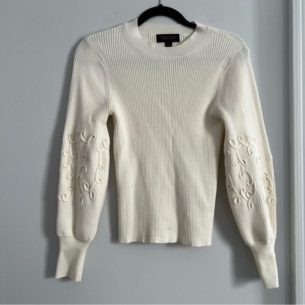 Elegant Cream Sweater with Embroidered Sleeves - Picture 1 of 8